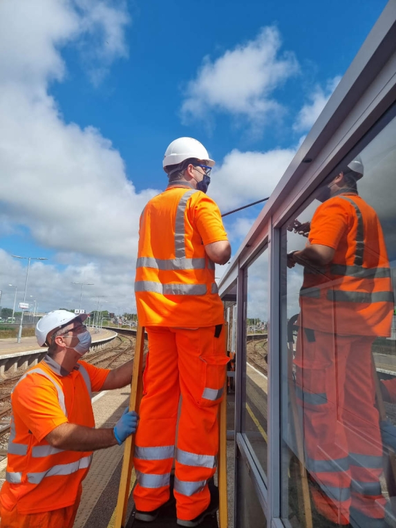 OPeratives preasure washing at a station